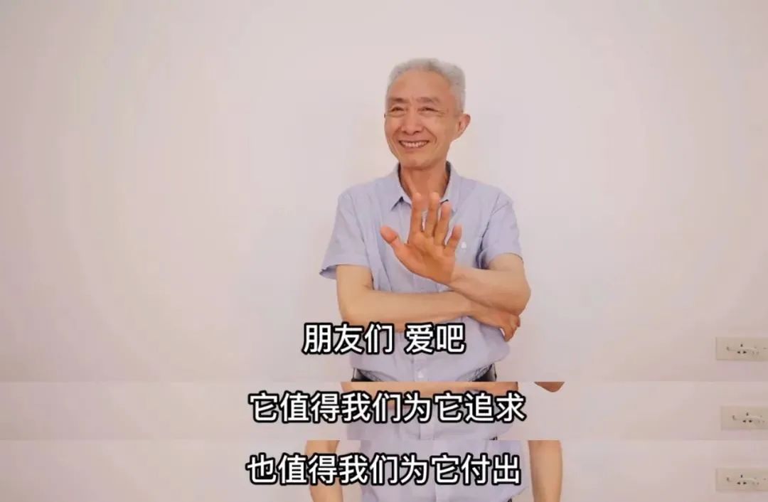 最近火出圈的老师上课,最近火出圈的老师上课挨个点名