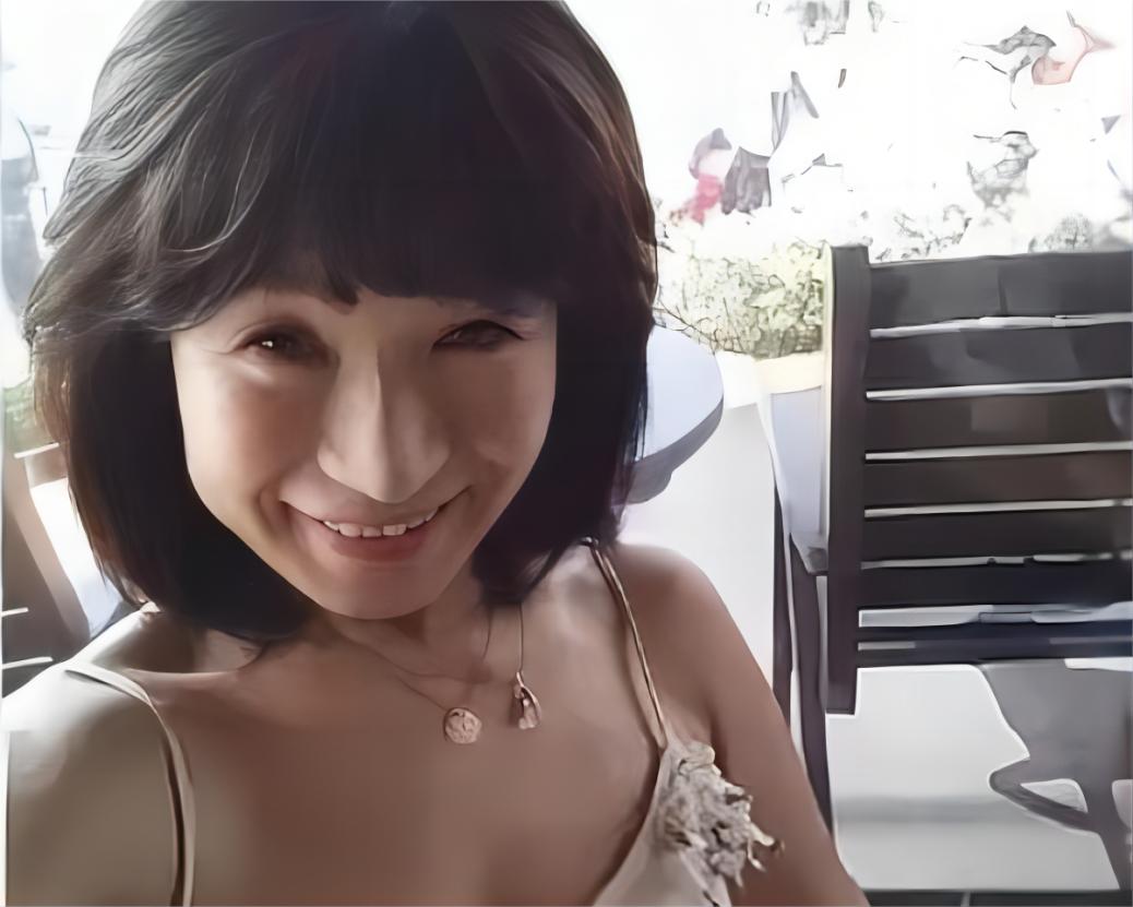 泰国43岁大妈整容变20岁姑娘,62岁大妈整容成萝莉