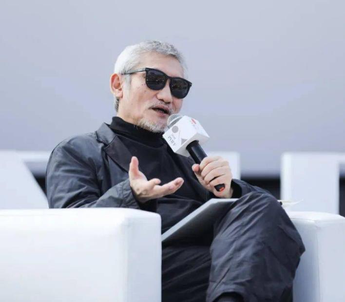 林青霞和莫言聚会,林青霞邀莫言到家中做客