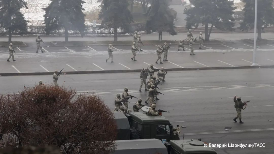 俄军内部“突然生变”!伞兵当步兵用空降兵司令被解职,上面震怒