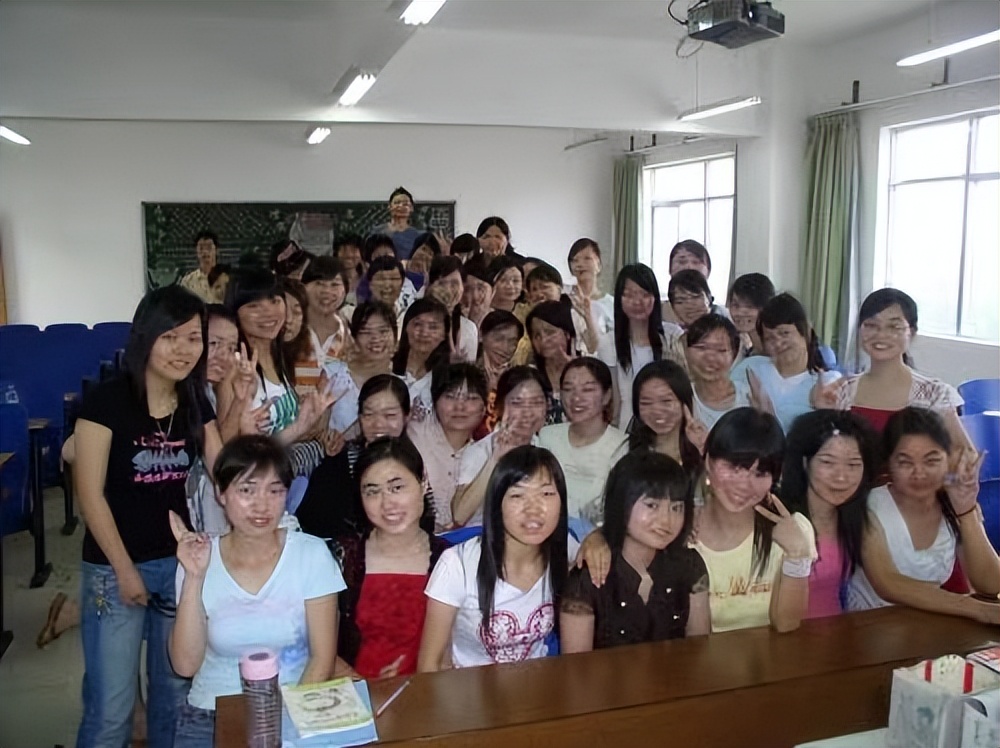 13岁开始创业现月入两万,女大学生创业月入5万元