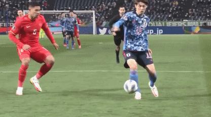 中国足球队日本守门员,国足踢日本的守门员是谁