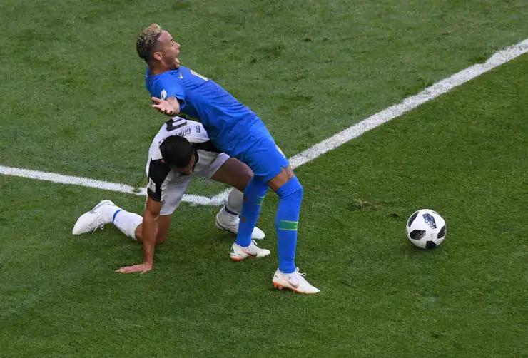 内马尔夸张演技,内马尔假摔自作自受