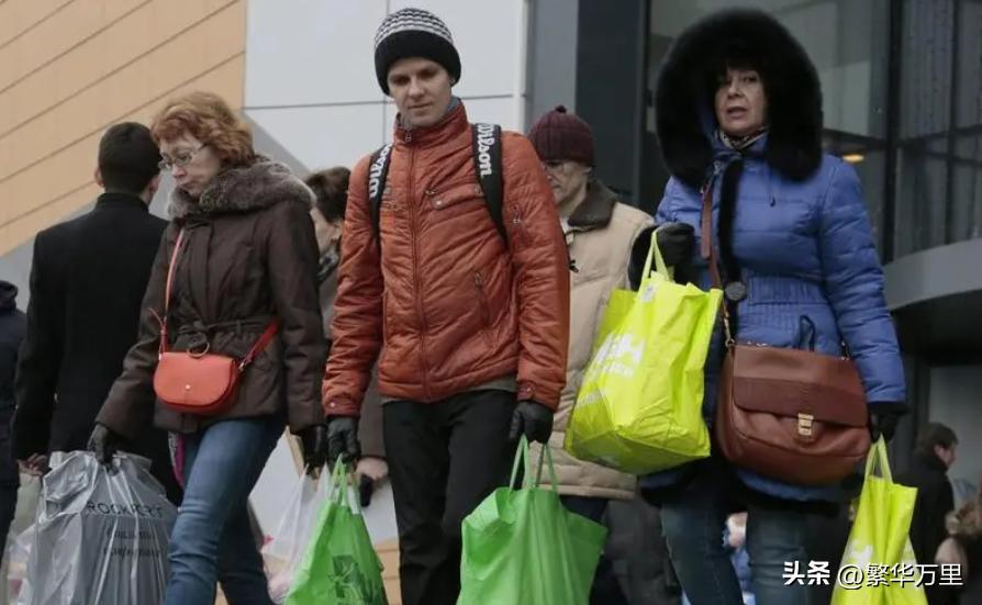 俄罗斯的普通人月收入多少钱,2023俄罗斯普通人月收入