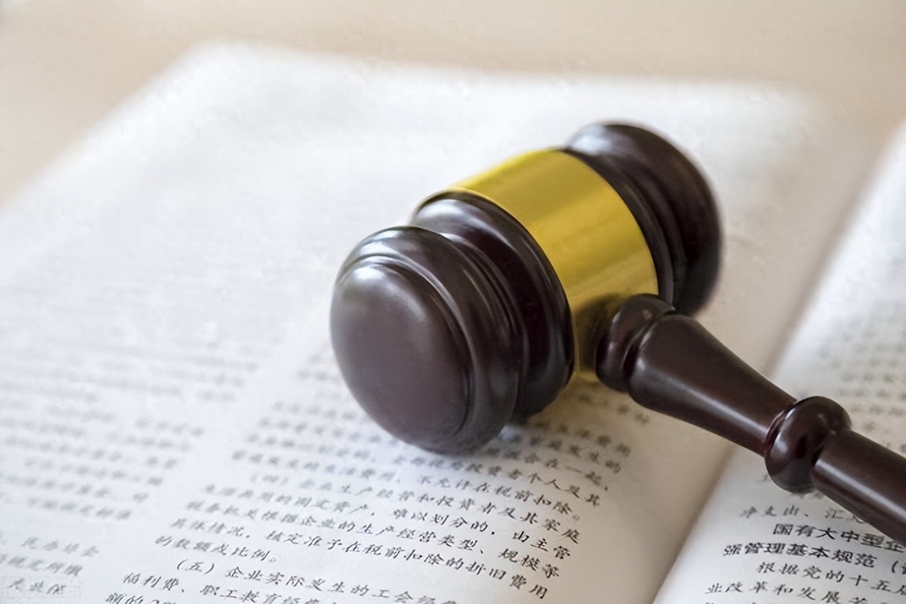 坐轮椅？开着裤裆？老教师干着“*兽禽**”不如的事，旁人称是惯犯