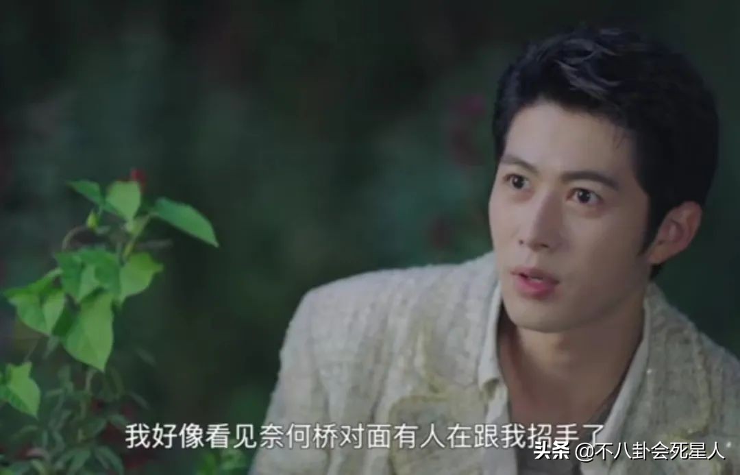 景甜悲伤蛙双眼皮照片,明星割双眼皮前后对比图