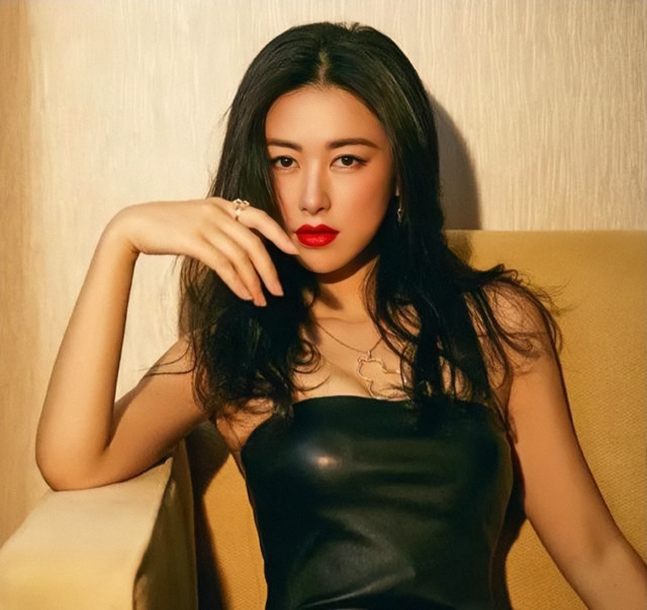 揭秘三位娱乐圈隐藏的富家千金,表面是女歌手实为富豪