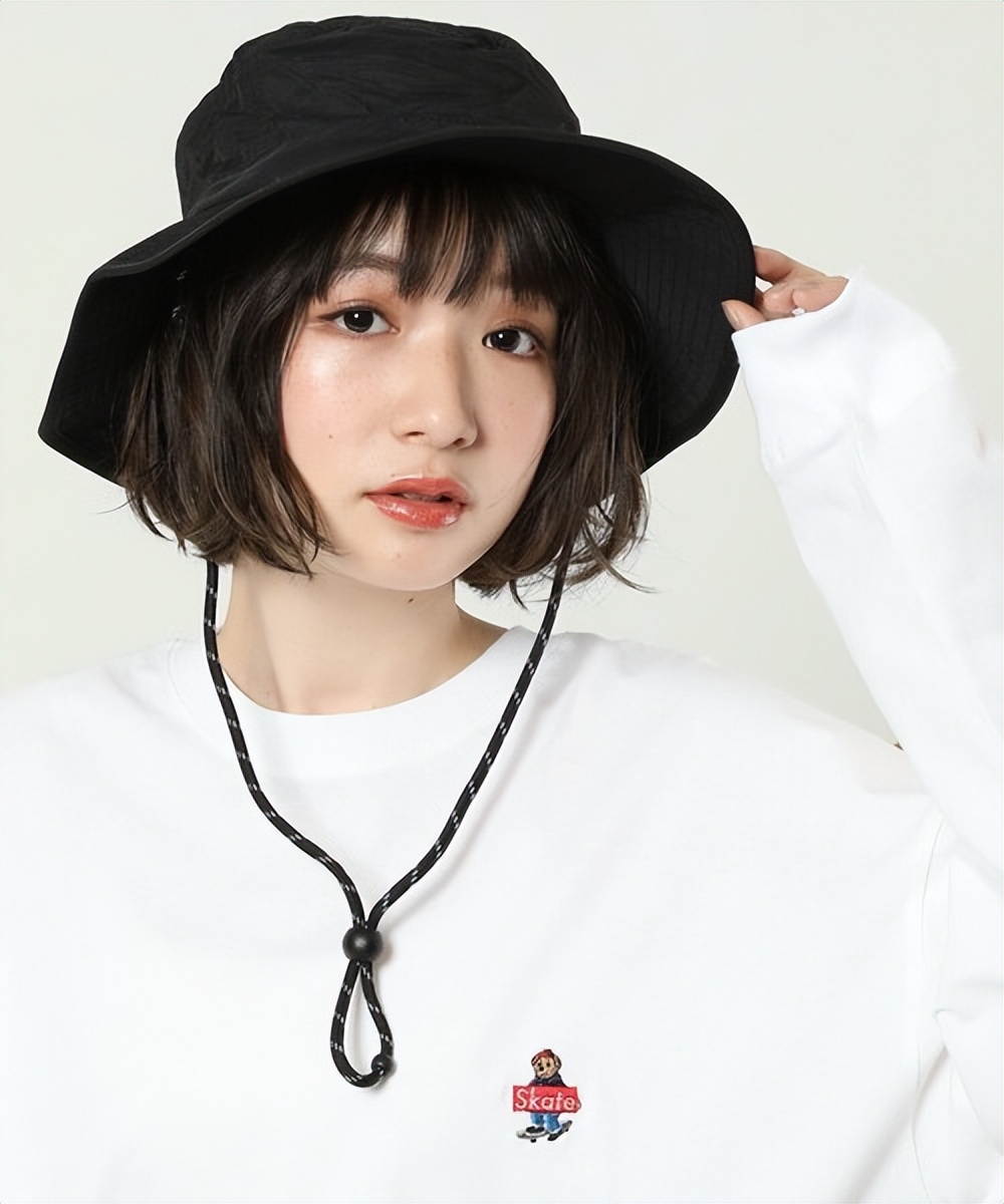 刘海戴遮阳帽子的正确方法,各种帽子的戴法长发