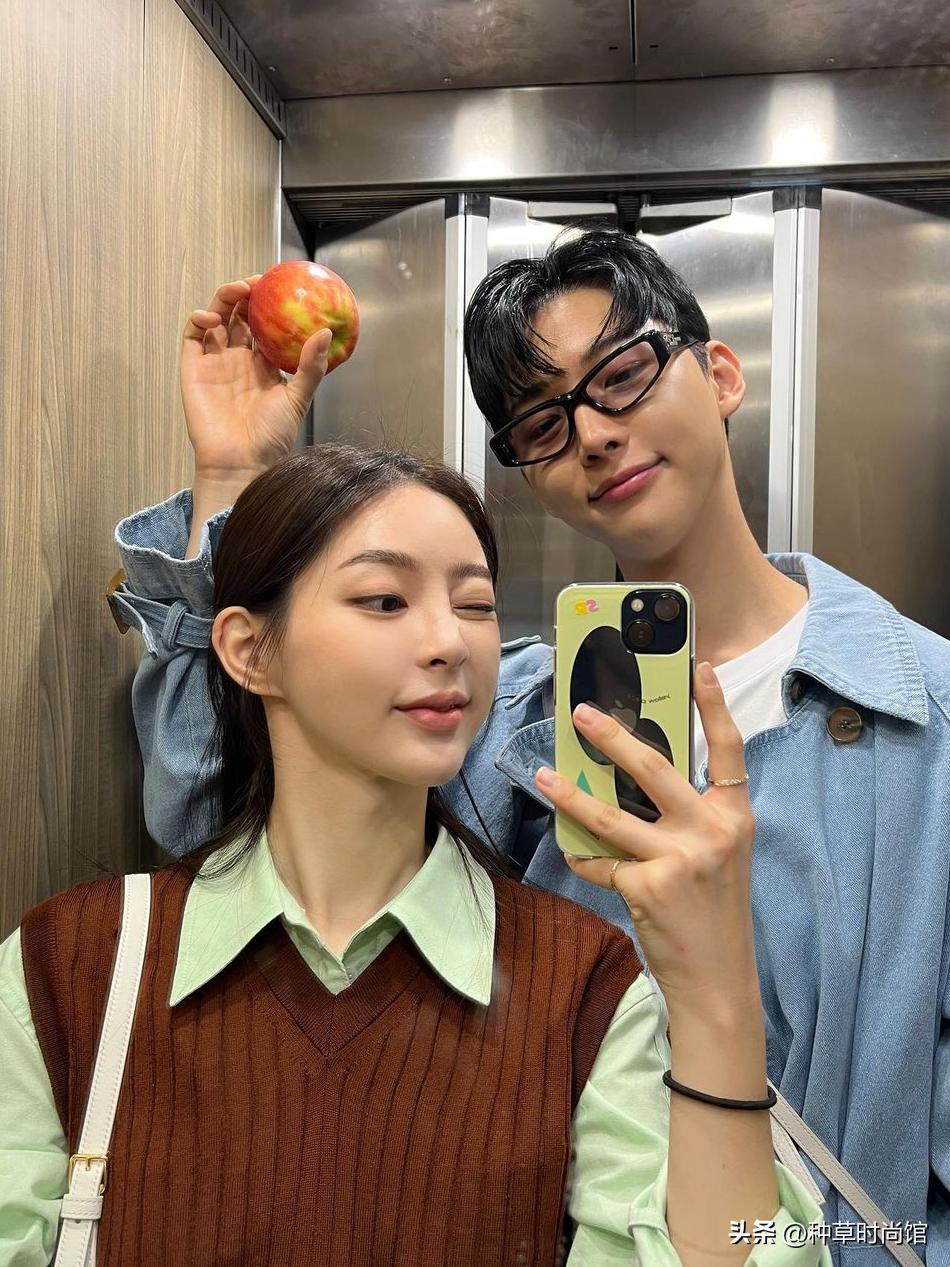 韩国小姐姐冬日穿搭,拜托冬天穿短袖