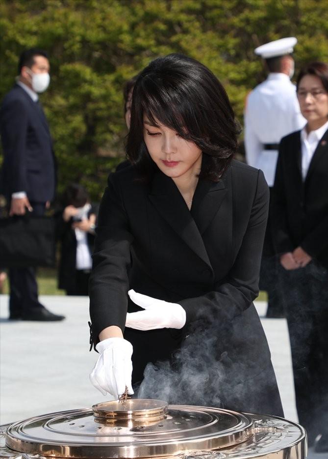 韩国第一夫人美貌被质疑,韩国第一夫人不在美颜下的现状