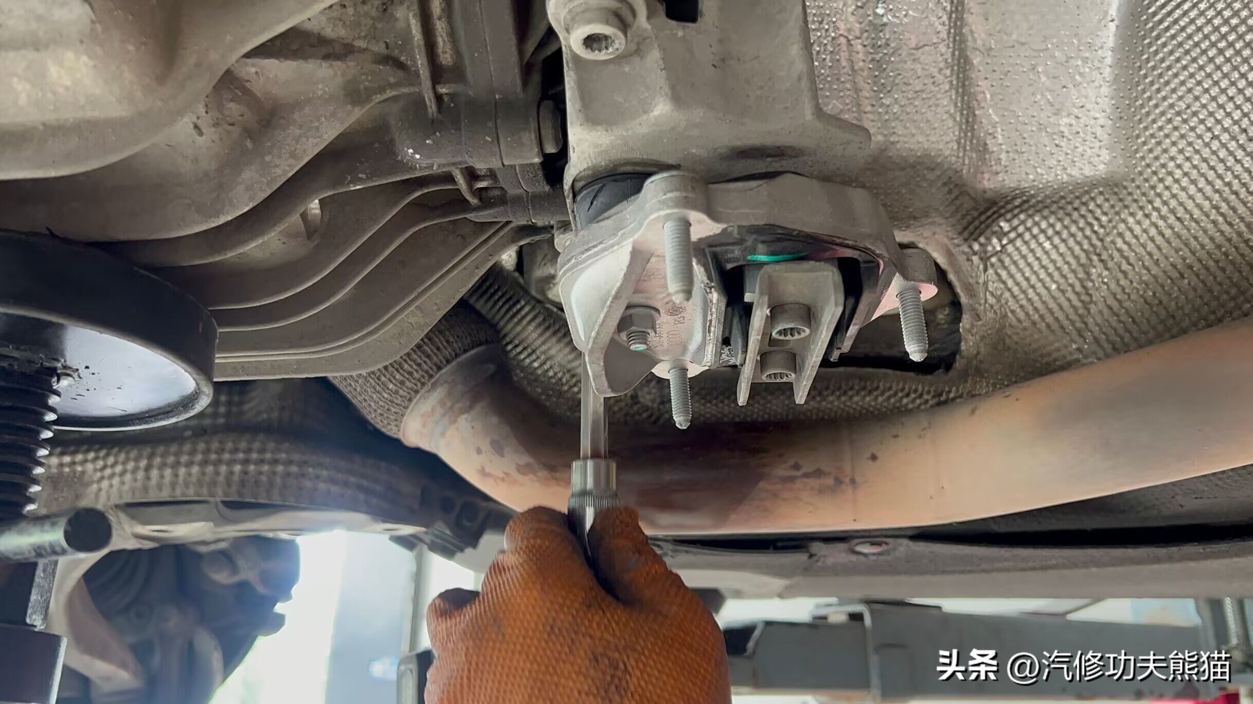 奥迪A4L烧机油！*草烟**公司是让你们烧*草烟**烧钱，我们让你不烧机油