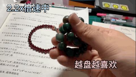 小学生目前都在盘什么串,盘手串的小学生