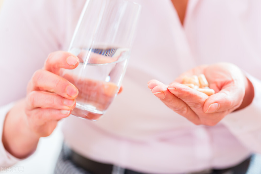 手指僵硬疼痛握不拢是什么原因,睡醒手指僵硬是什么原因和征兆