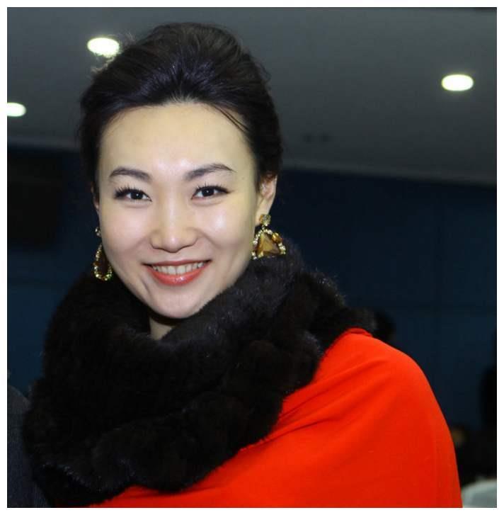 李梓萌从沈阳走出的主持人,李梓萌央视主持人的抖音号