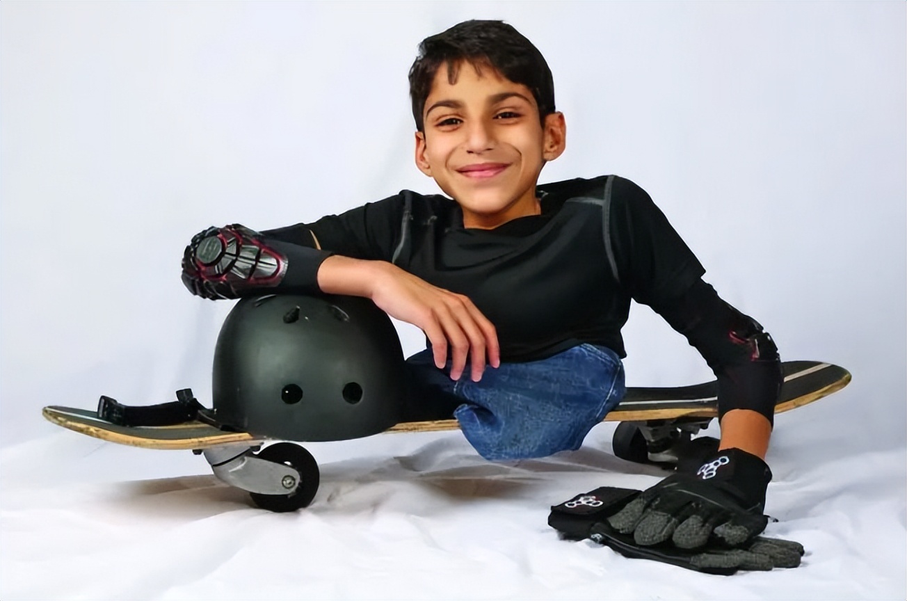 世界杯半身青年,世界杯开幕式半身少年