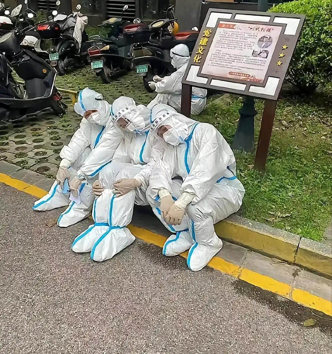 疫情结束后的文案作文,疫情三年文案作文素材