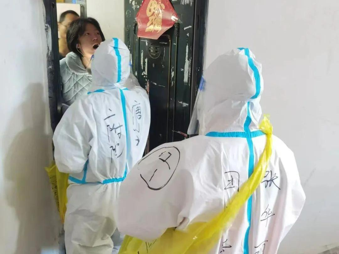 坚守战疫岗位的逆行先锋故事,抗疫中的志愿者故事