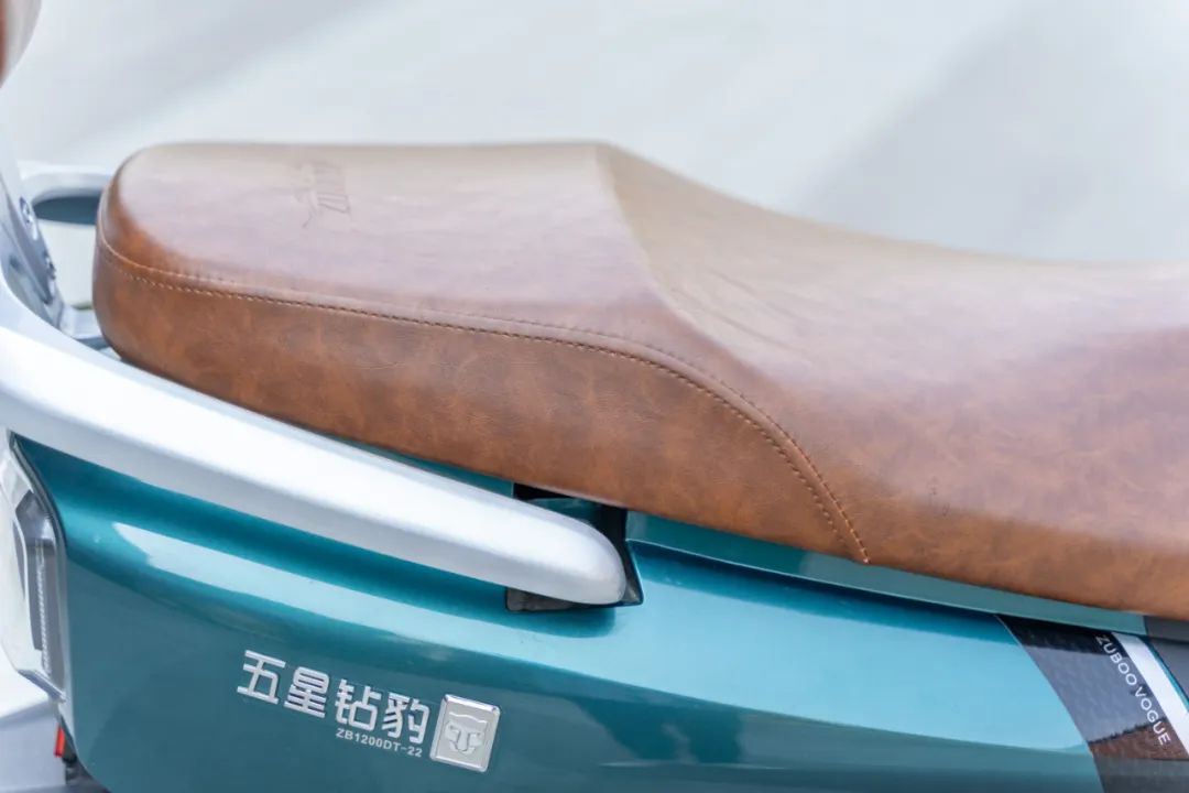 动力强能爬坡的越野车,动力强劲适合爬坡的电动车