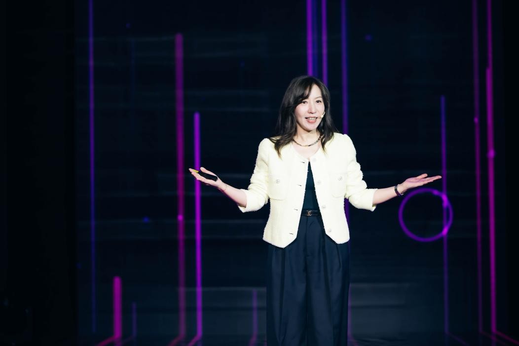 如新史上第一位虚拟偶像代言人惊艳亮相，重磅发布EMPOWERME战略及物联网黑科技新品LumiSpaiO