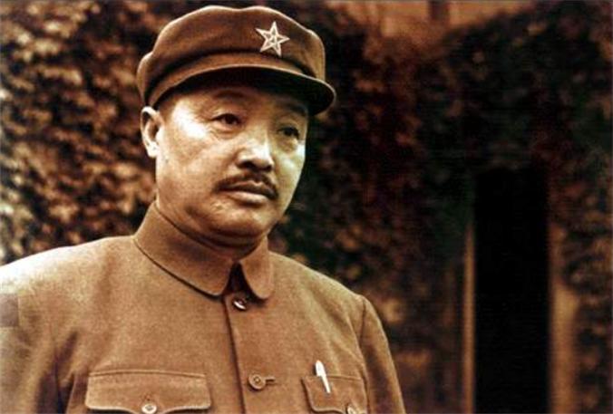 伟人也爱足球？足球队接连败绩，贺龙一怒将其解散：我死不瞑目