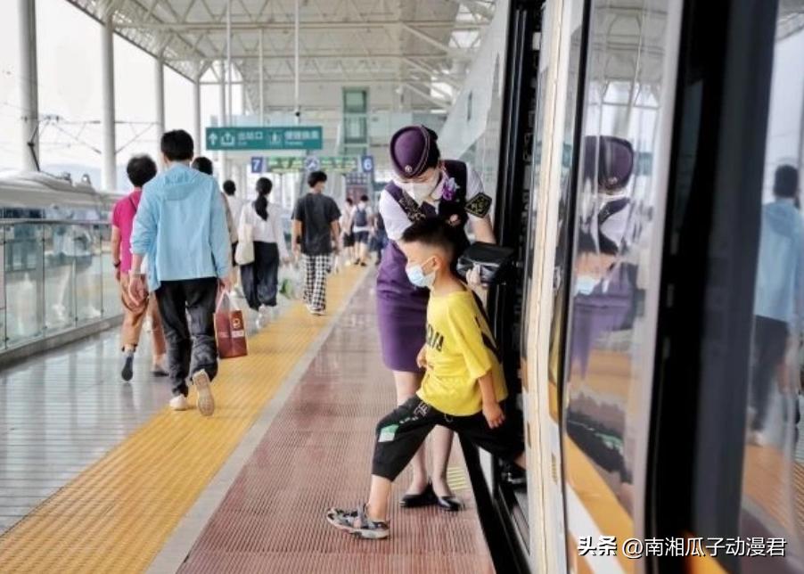 儿童乘火车必须携带有效证件简介,免费乘坐火车的儿童需要带证件吗