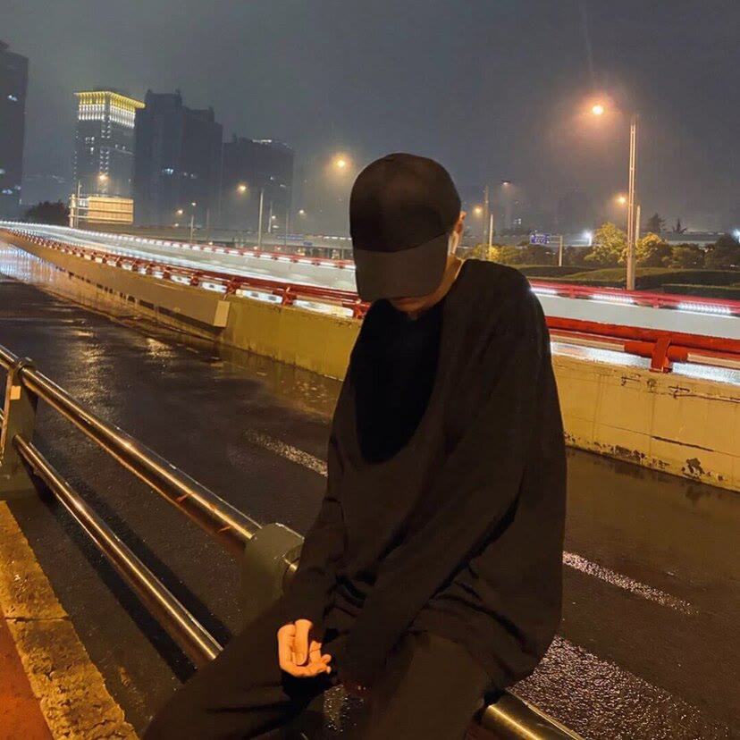 氛围感男生头像真人戴耳机,氛围感男生头像成熟稳重高清