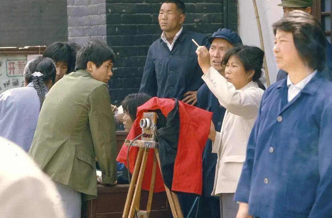 许家印算什么？这个女*子骗**狂揽32亿事发后*债讨**人排满四层楼