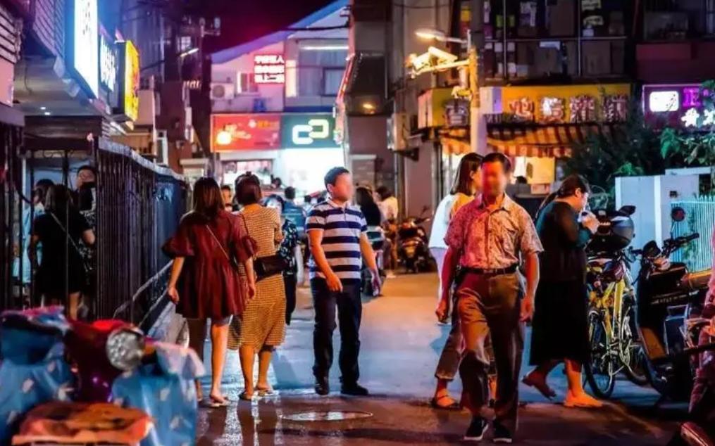 南昌红谷滩特色小吃街哪个最出名,南昌夜市美食小吃街推荐