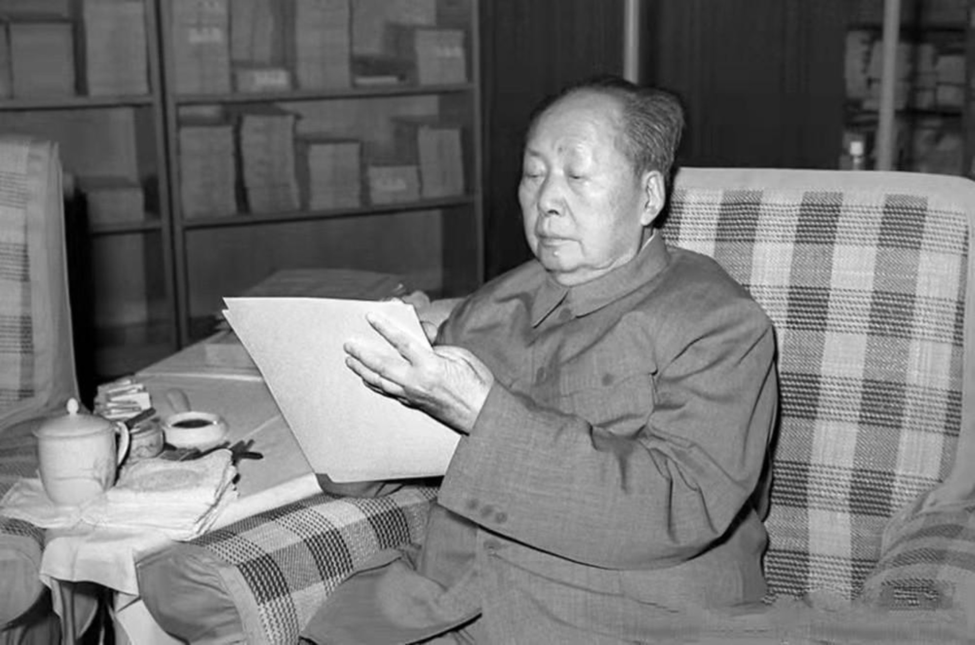 1972年陈毅追悼会上,毛主席看到一老人所作挽联:给他安排工作