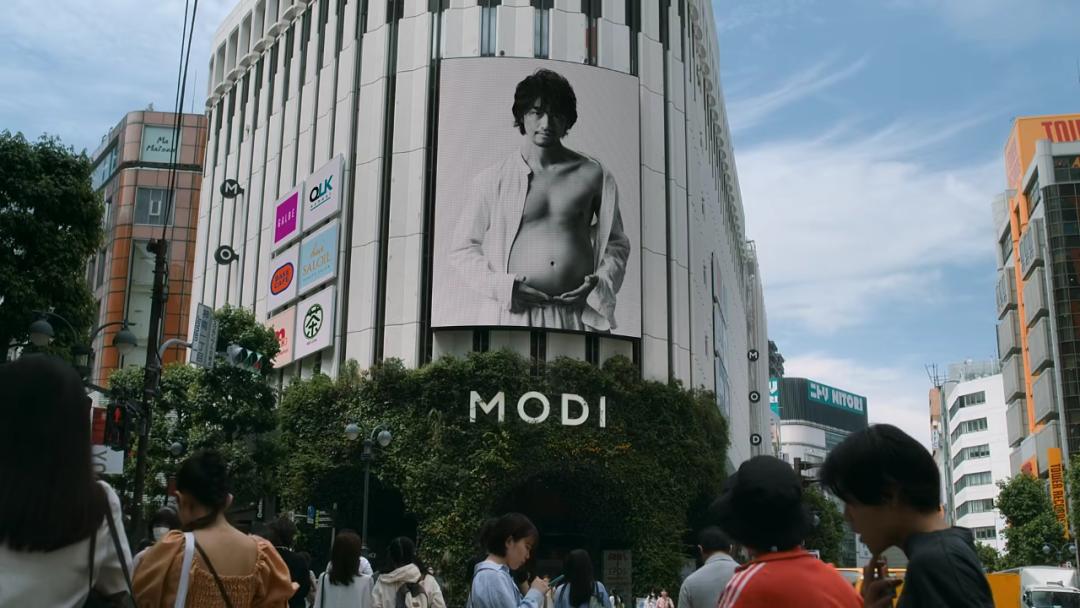 看一眼，只有1.3分，就知道是「神剧」没跑了