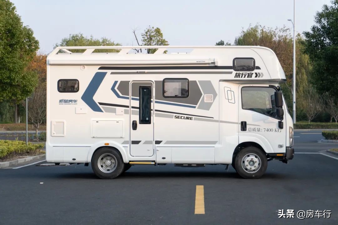 隔断式厨房，15度电+1700W太阳能，新星五十铃700P旅行官纵床版