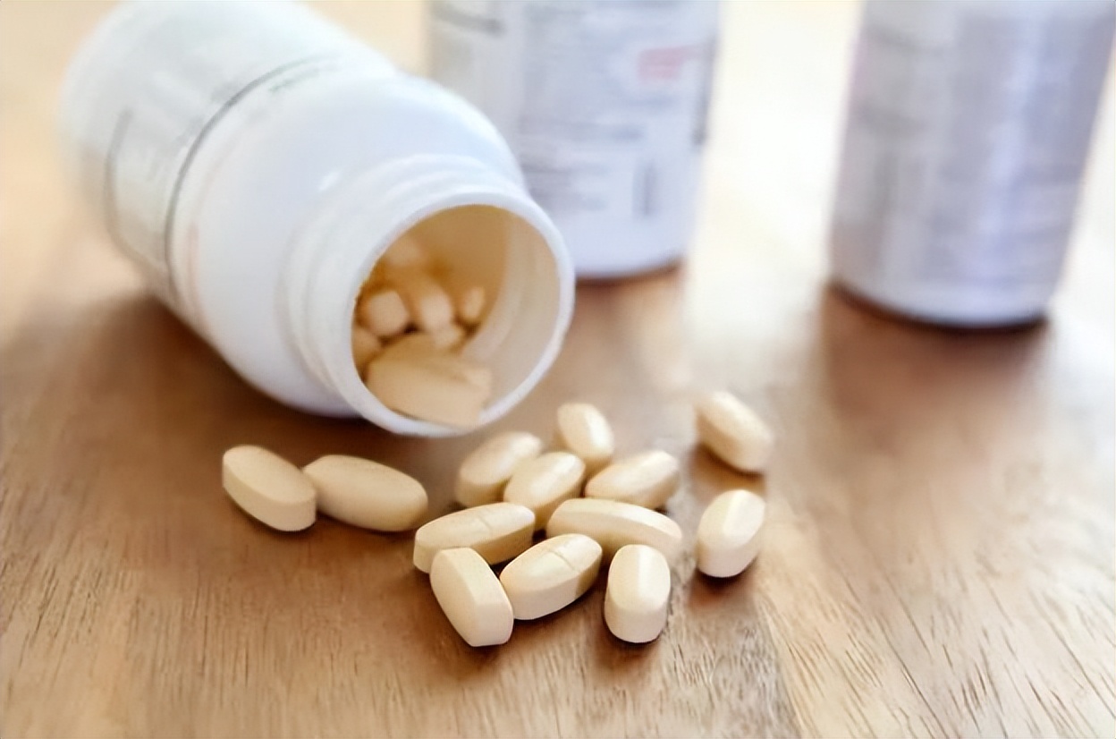 吃维生素对肝害处还是好处,过量食用维生素会伤肝吗