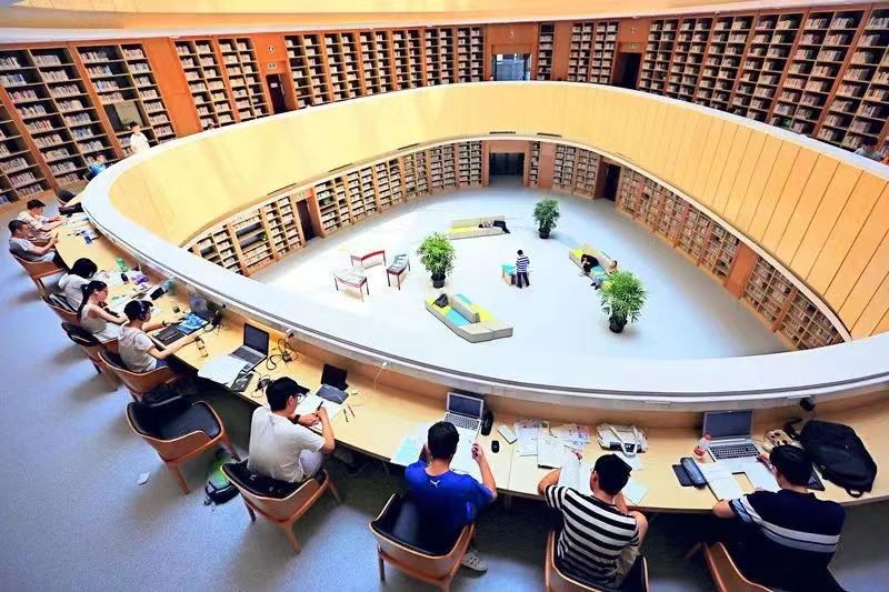 坐拥四大分馆，上海名校“网红地标”惊艳出圈！今天，让我们把“头条”留给它