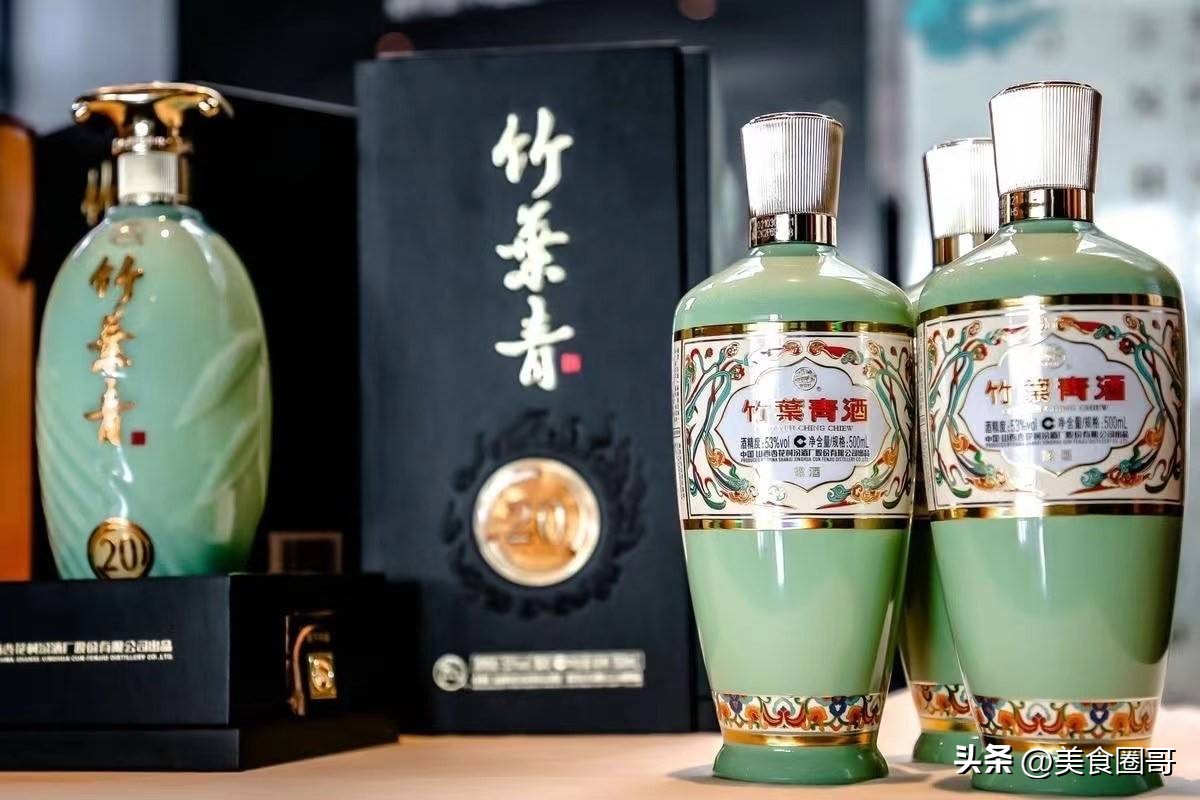 32位同学齐聚成都，点16道硬菜8瓶茅台，结账却傻眼了，为啥