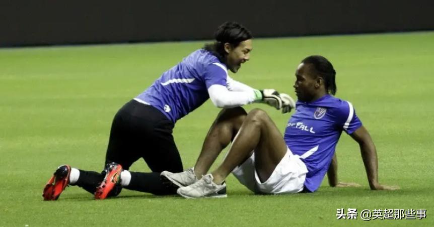 德罗巴扛住后卫进球,德罗巴守门员