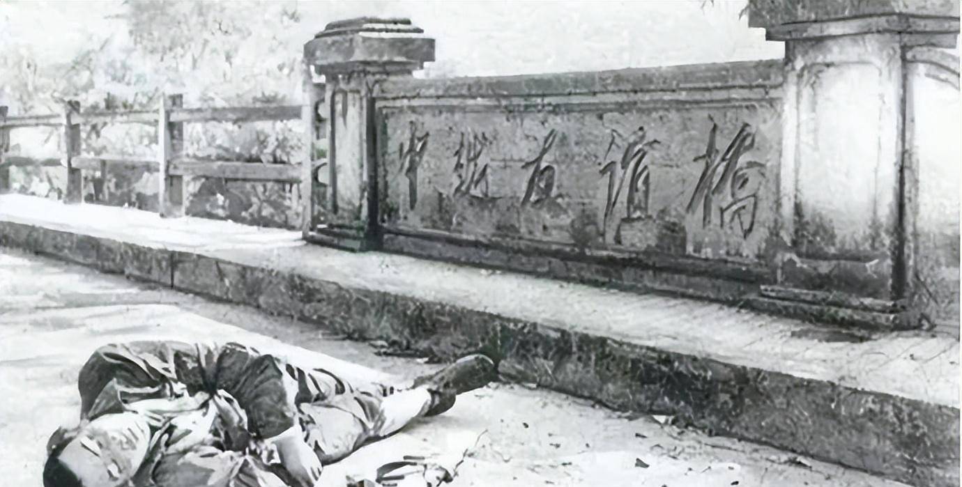 “不卖给中国人”，外国商店惊现离谱横幅，网友：白眼狼忘本！