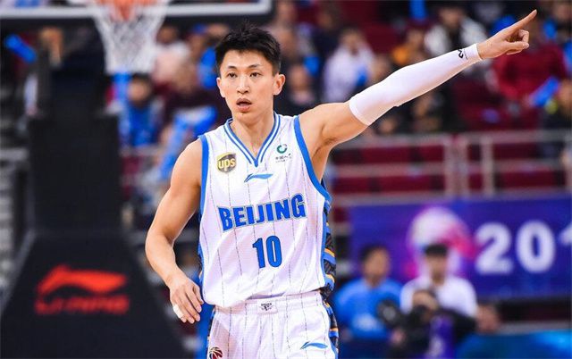 他曾是国内篮坛排名靠前的流量球星，老婆曾与思聪传过绯闻