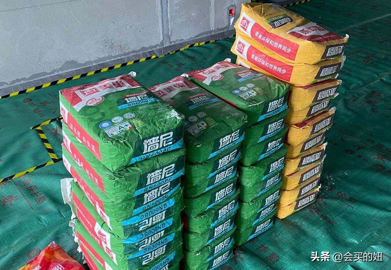 刮腻子怎么避免刷到玻璃上,刮腻子遇到坑怎么办