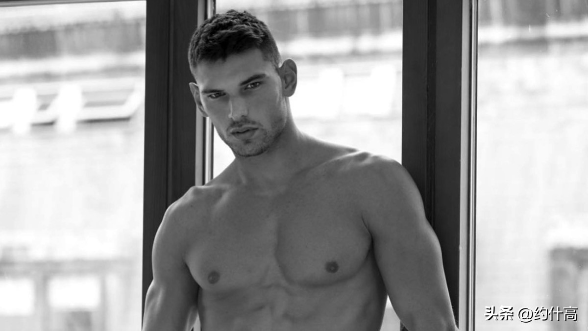 性感“*男美**鱼”被网暴，一个丑女差点让人错过了一波帅哥