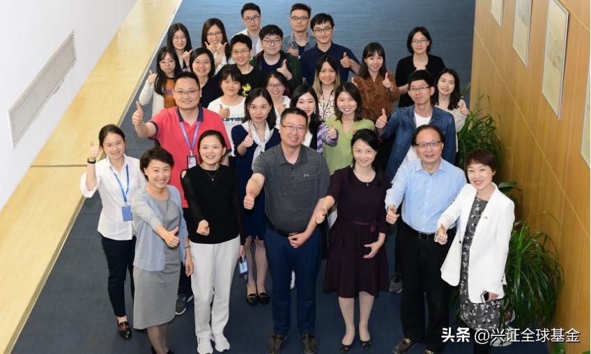 投资圆桌论坛,圆桌对话金融转型困境视频