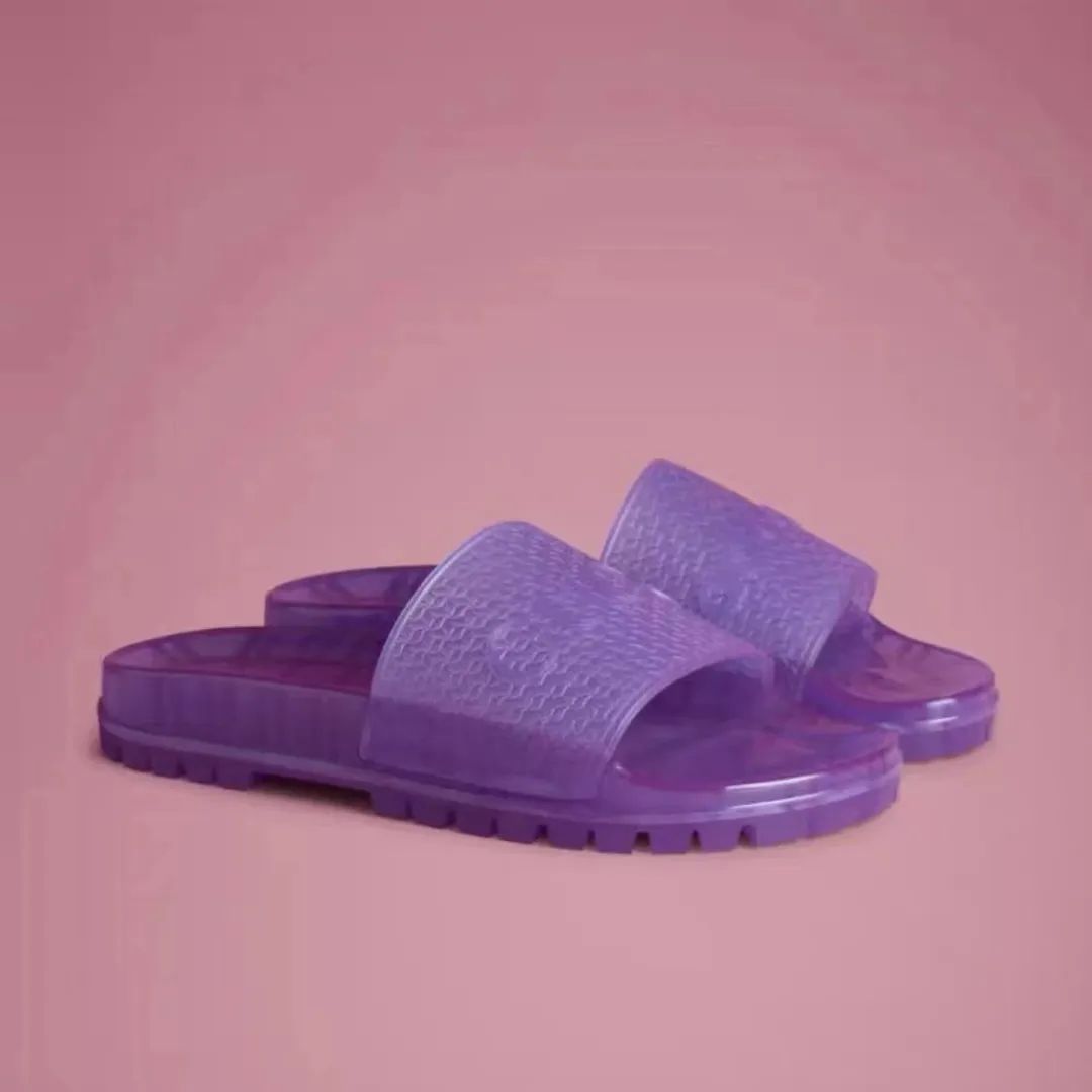 澡堂同款凉鞋卖3600,阿迪Gucci联名再次丑出圈