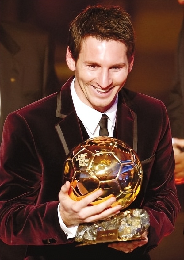 足球神话梅西：为妻子守身如玉13年，最大黑粉竟是亲儿子