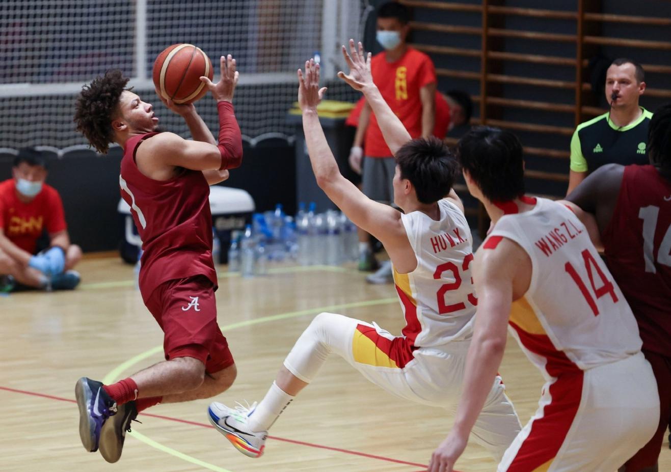 无渡边日本5分险胜伊朗很牛？伊朗仅2位一队成员，亚洲杯说明一切