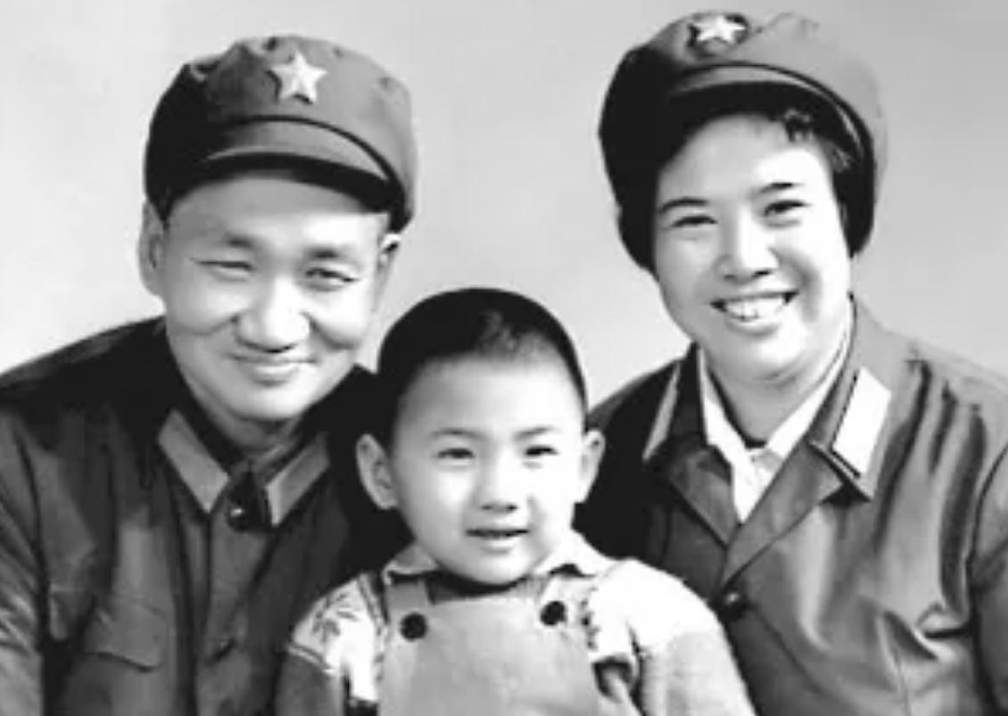 伟人唯一曾孙女，外貌神似杨开慧，14岁气质高雅颇具艺术天赋