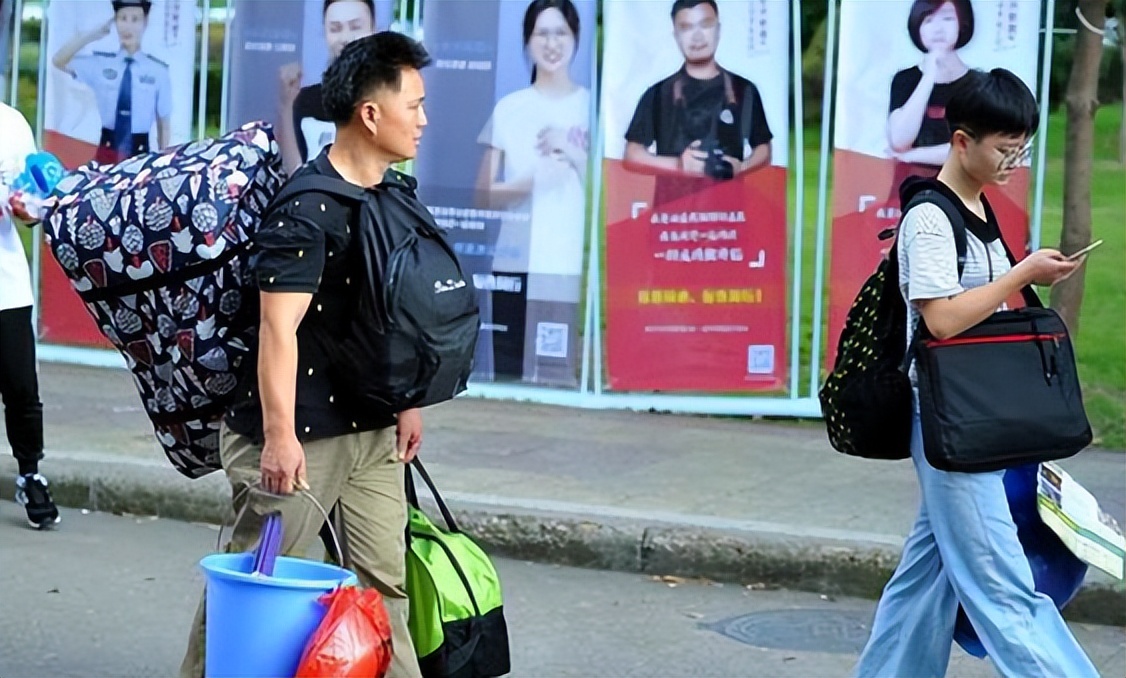 报考民办大学好还是上公办专科好,高考低分可以选择民办大学吗