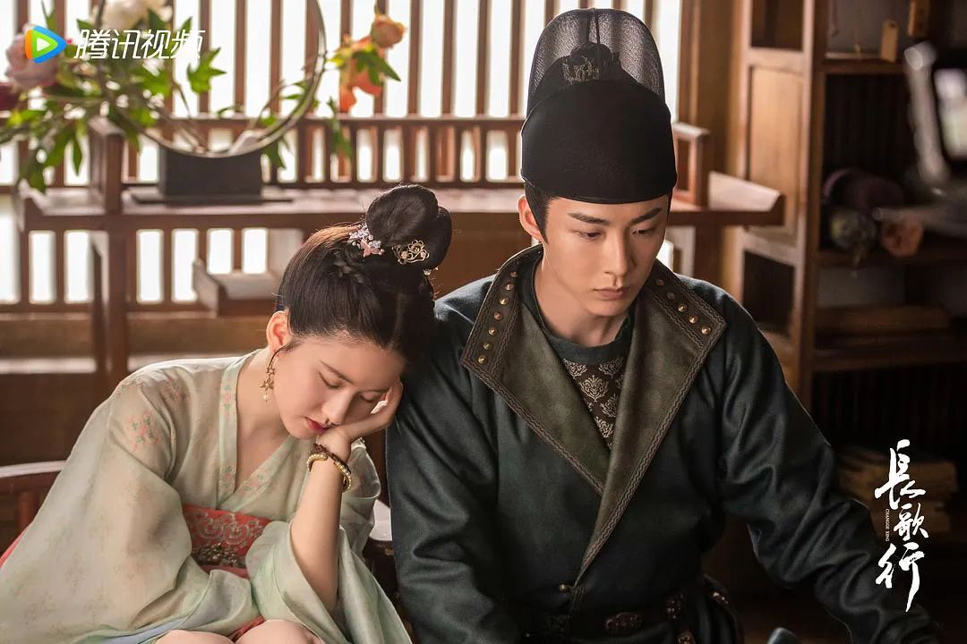 爆红的真相,小红靠捧大红靠命强捧遭天谴