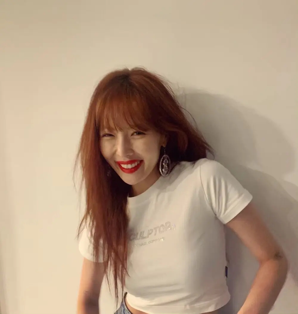 泫雅泰国泼水节舞台上的野马,泫雅在泰国泼水节