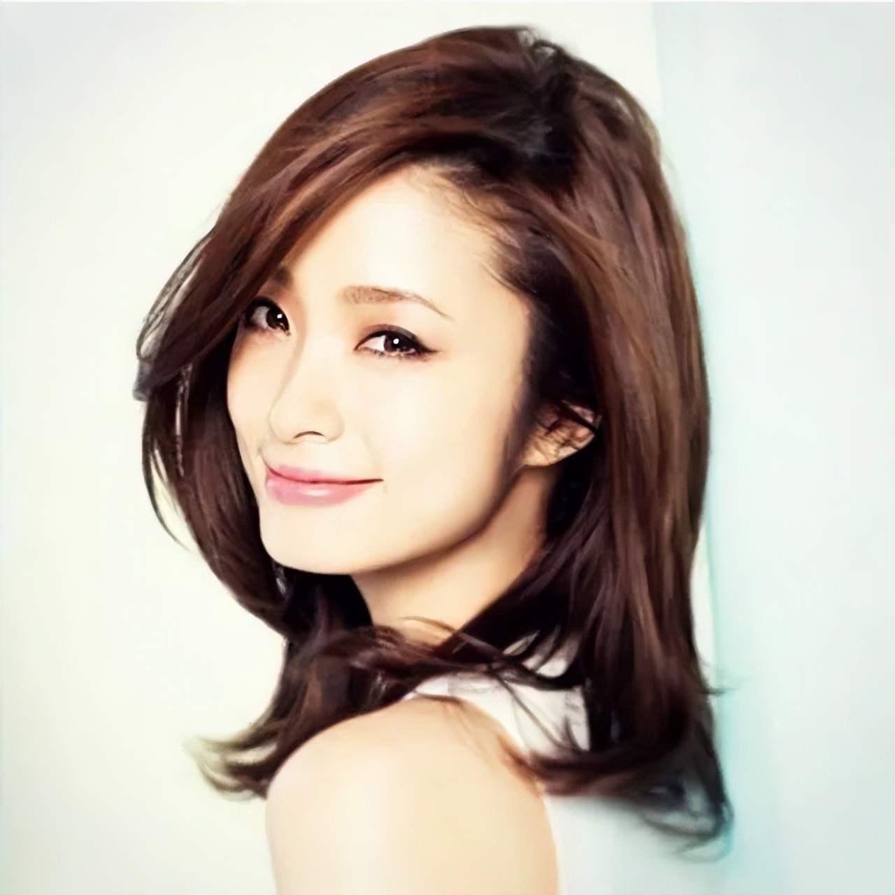 日系三线女星高清写真图,日本十大女神级女星面部特写