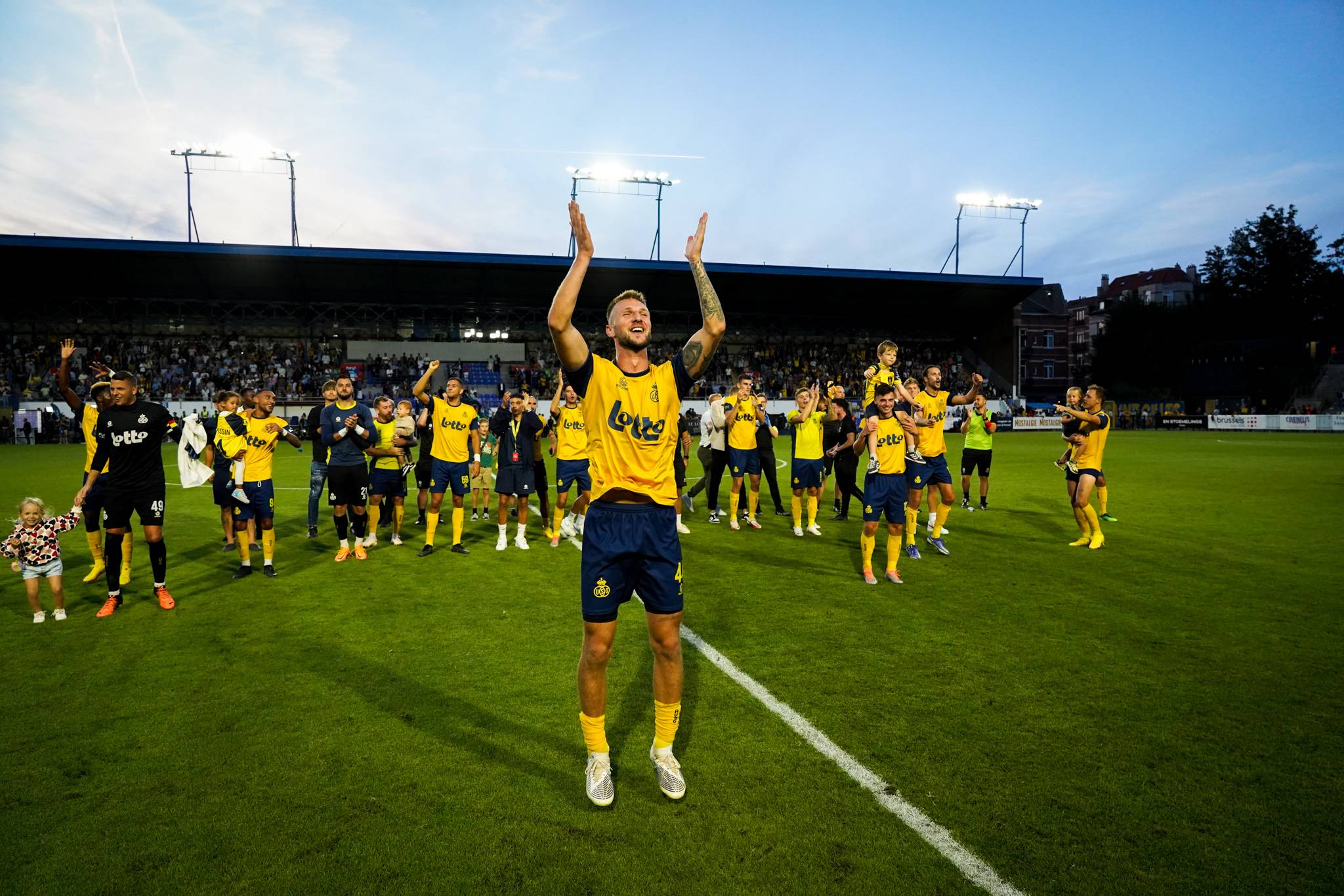 欧战首秀就晋级淘汰赛的圣吉罗斯联：塞纳河畔的过气豪门