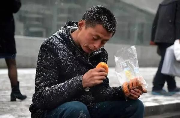 结婚之前丈母娘说：“必须买5金1钻，我含泪和我对象分手告别。”